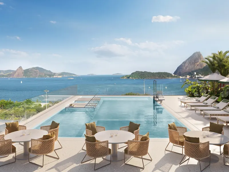 Piscina do rooftop do Edifício Contemporâneo do Glória Residencial com vista para a baía