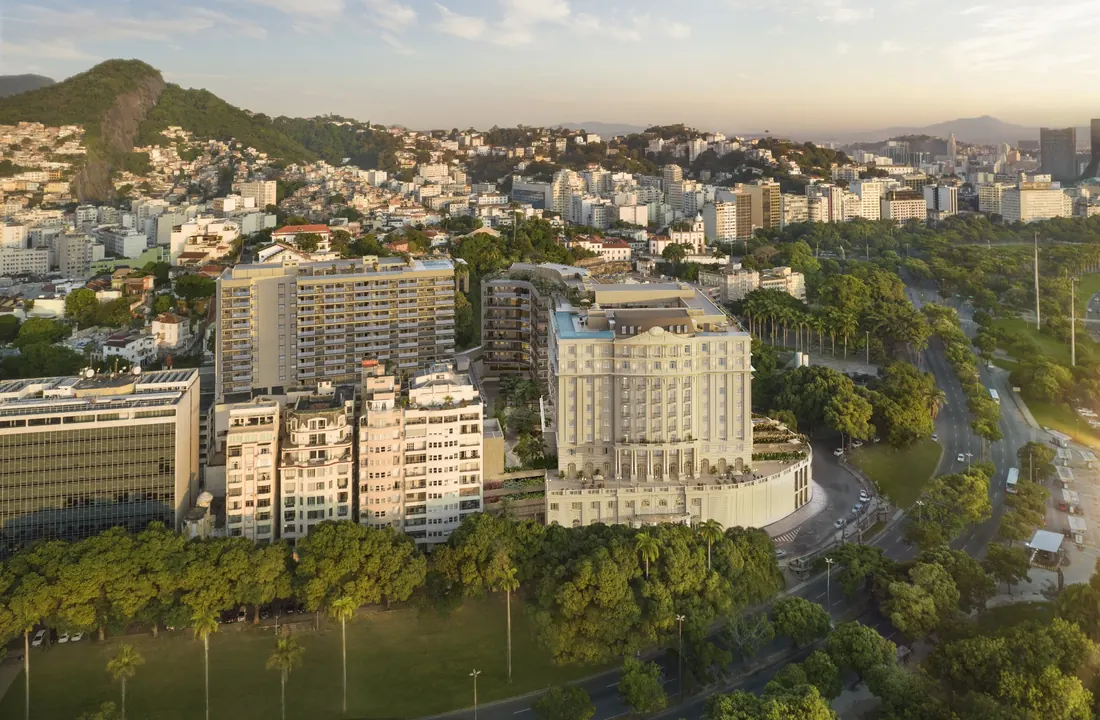 Vista aérea da região do Glória Residencial, com o Parque do Flamengo, o Outeiro da Glória e o bairro ao redor